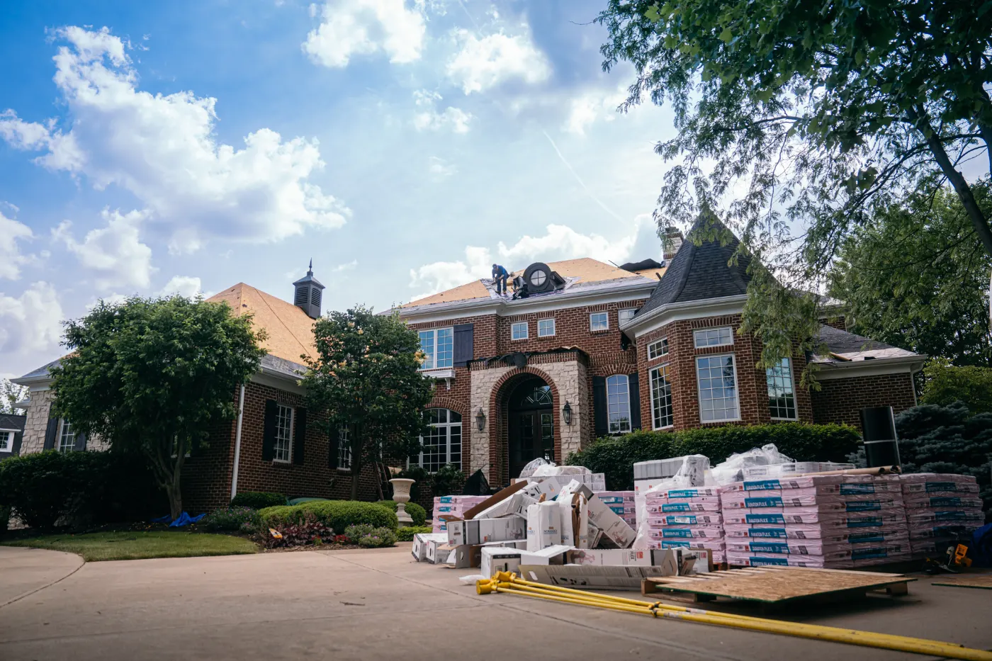 Manufacturer-certified roof installation in Nineveh